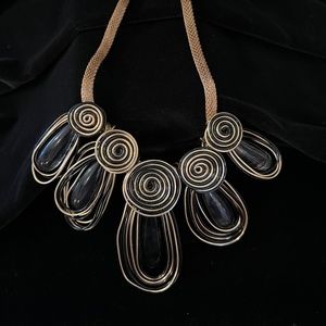 CHUNKY GOLDTONE SWIRLING NECKLACE